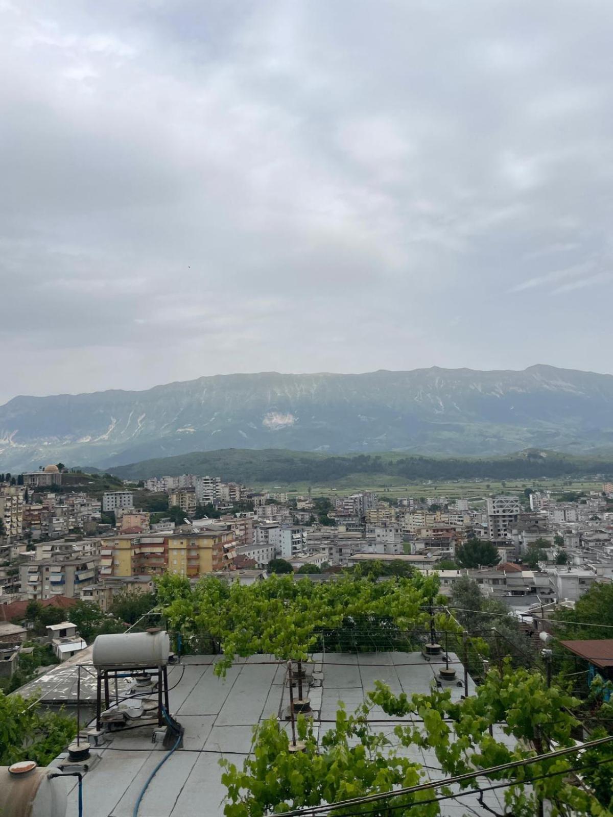 Bazzar 2 Hotell Gjirokastër Exteriör bild