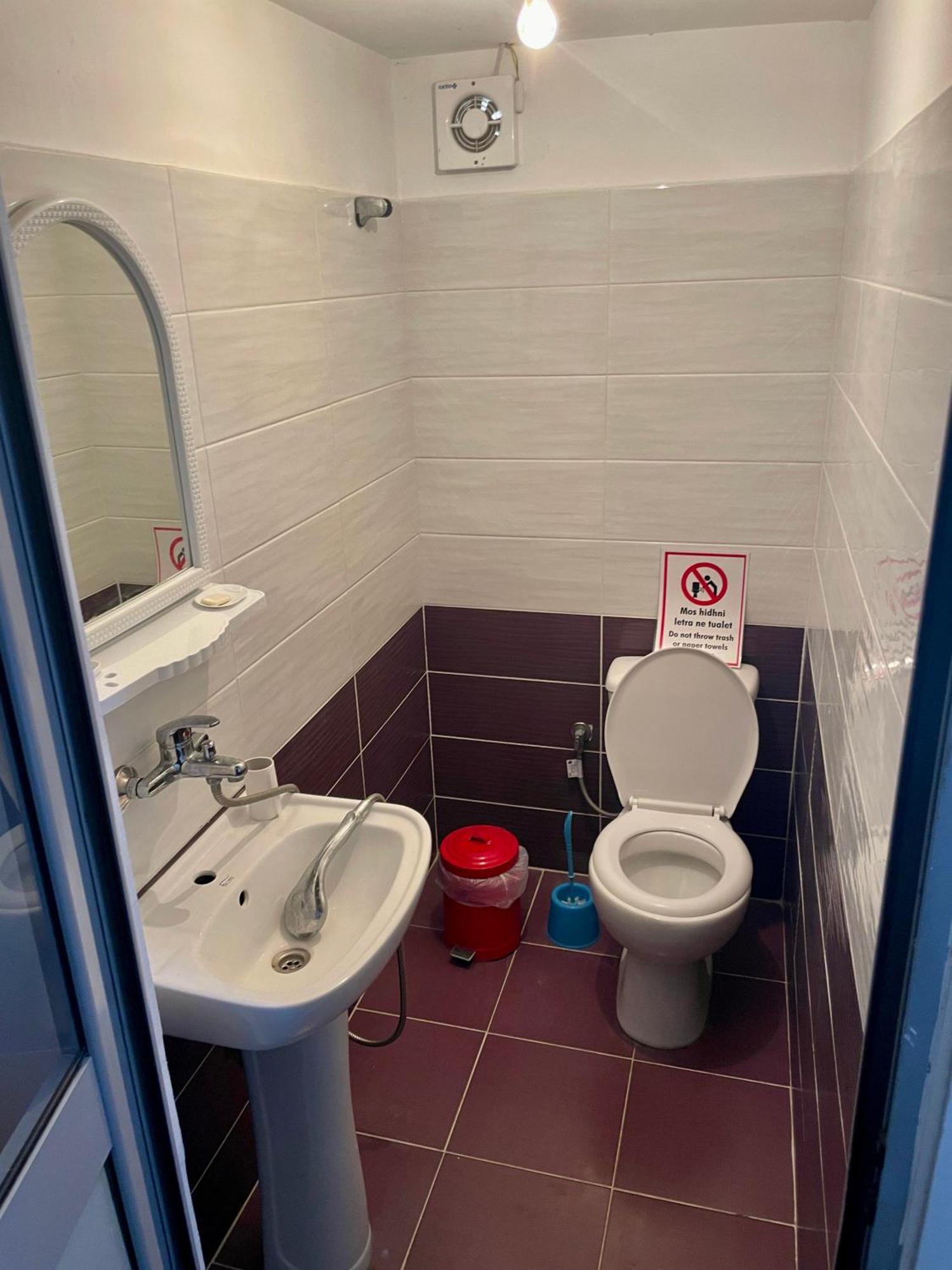 Bazzar 2 Hotell Gjirokastër Exteriör bild